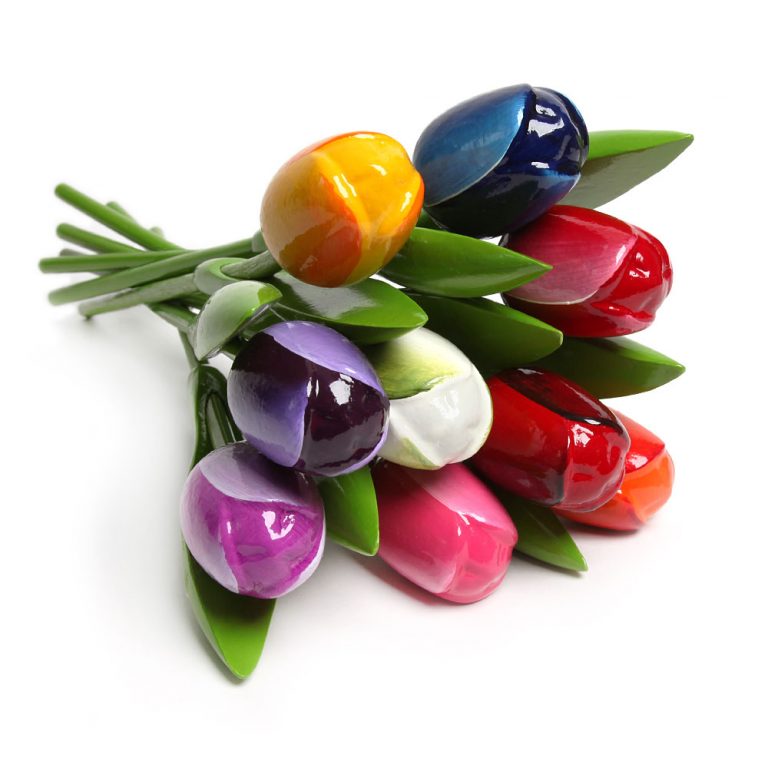 Blauw Houten Tulpenboeket In Witte Kruik Op Lichte Achtergrond Een Boeket Van Kunstbloemendecoratie Voor Huis En Tuin Mooi Tulle 149017960